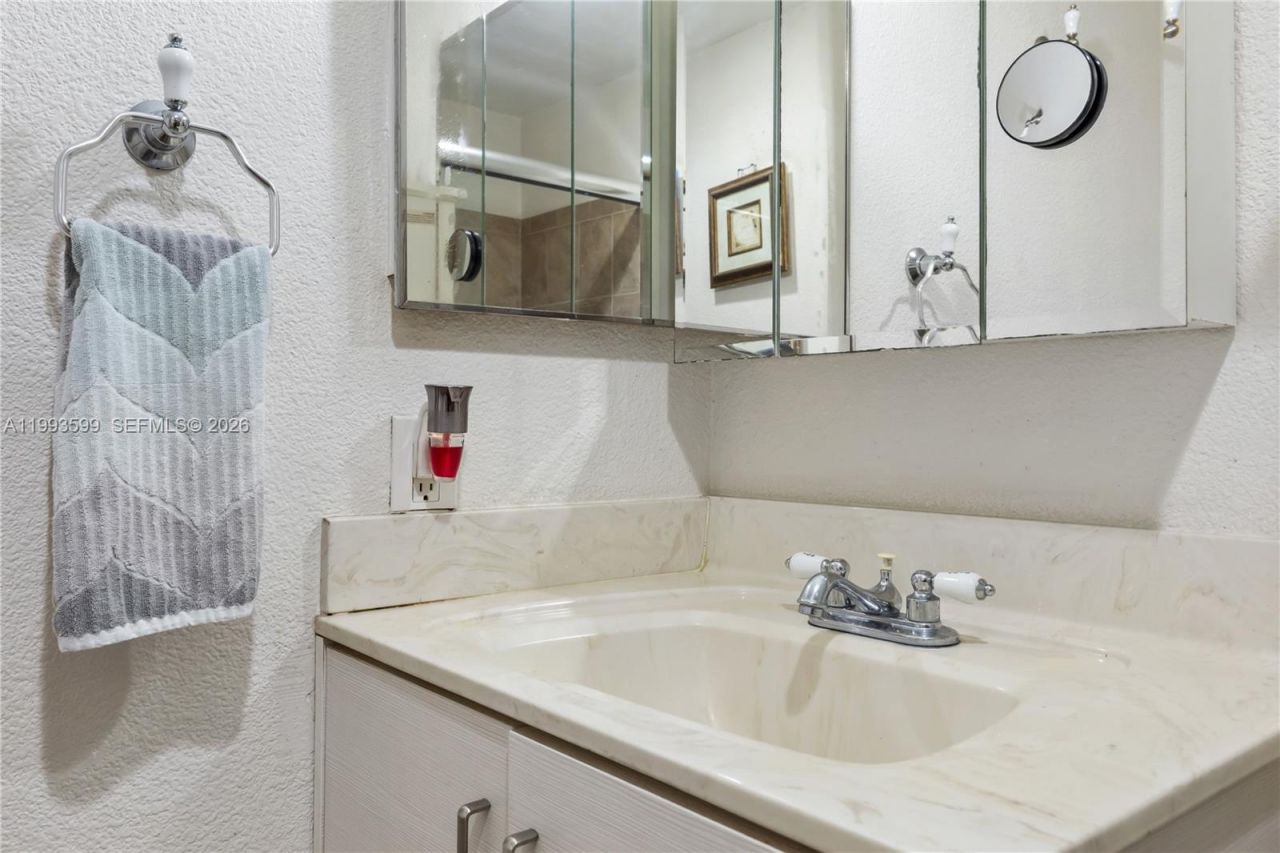 9660 S Belfort Cir, Unit 207, Tamarac, FL 33321 Photo