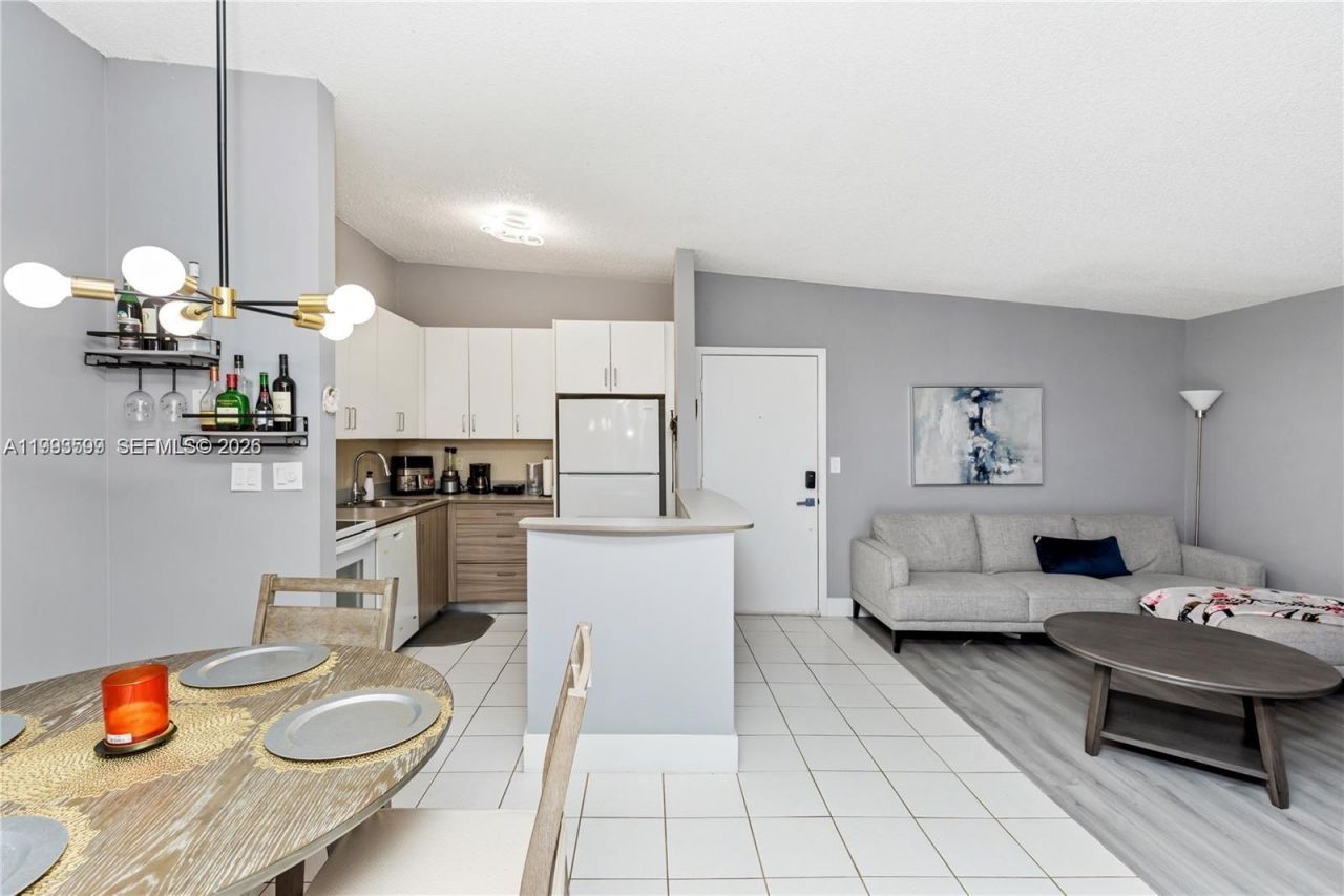 9660 S Belfort Cir, Unit 207, Tamarac, FL 33321 Photo