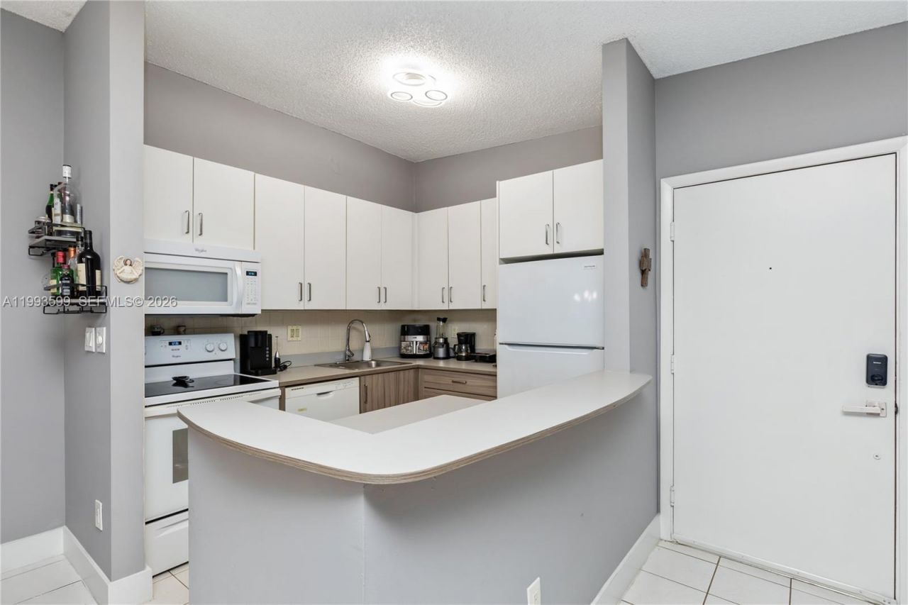 9660 S Belfort Cir, Unit 207, Tamarac, FL 33321 Photo