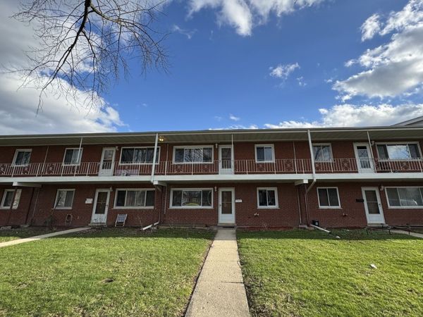 633 Dulles Road, Unit B, Des Plaines, IL 60016