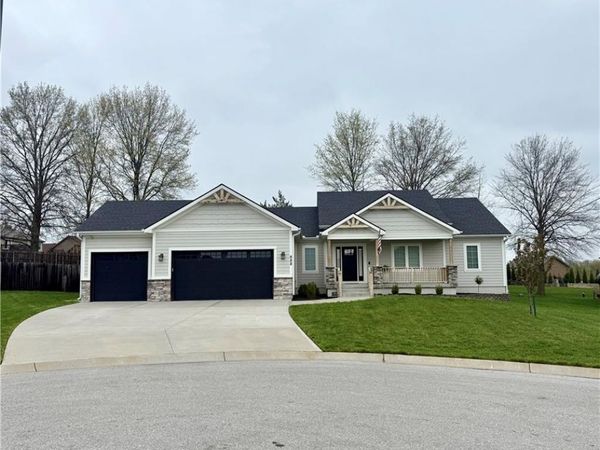522 NW Bailey Drive, Grain Valley, MO 64029
