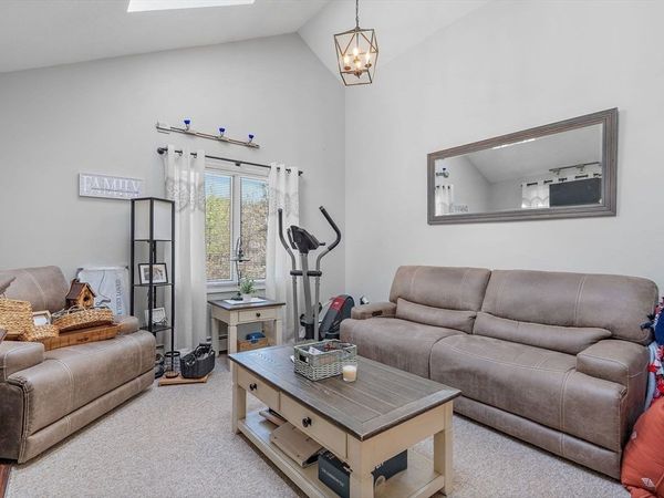 4 Sterling Lane, Unit B, Westford, MA 01886