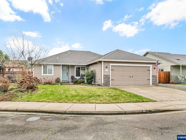 41 Sandalwood Lp, Creswell, OR 97426