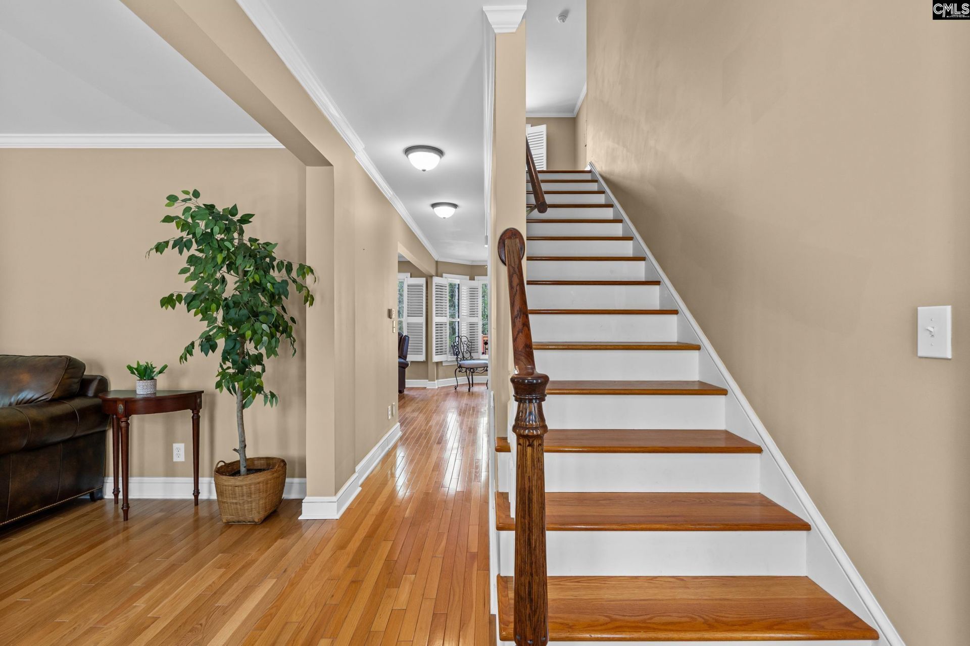 1368 Sunnyhill Drive Photo 4