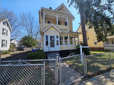 29 Yale St, Springfield, MA 01109