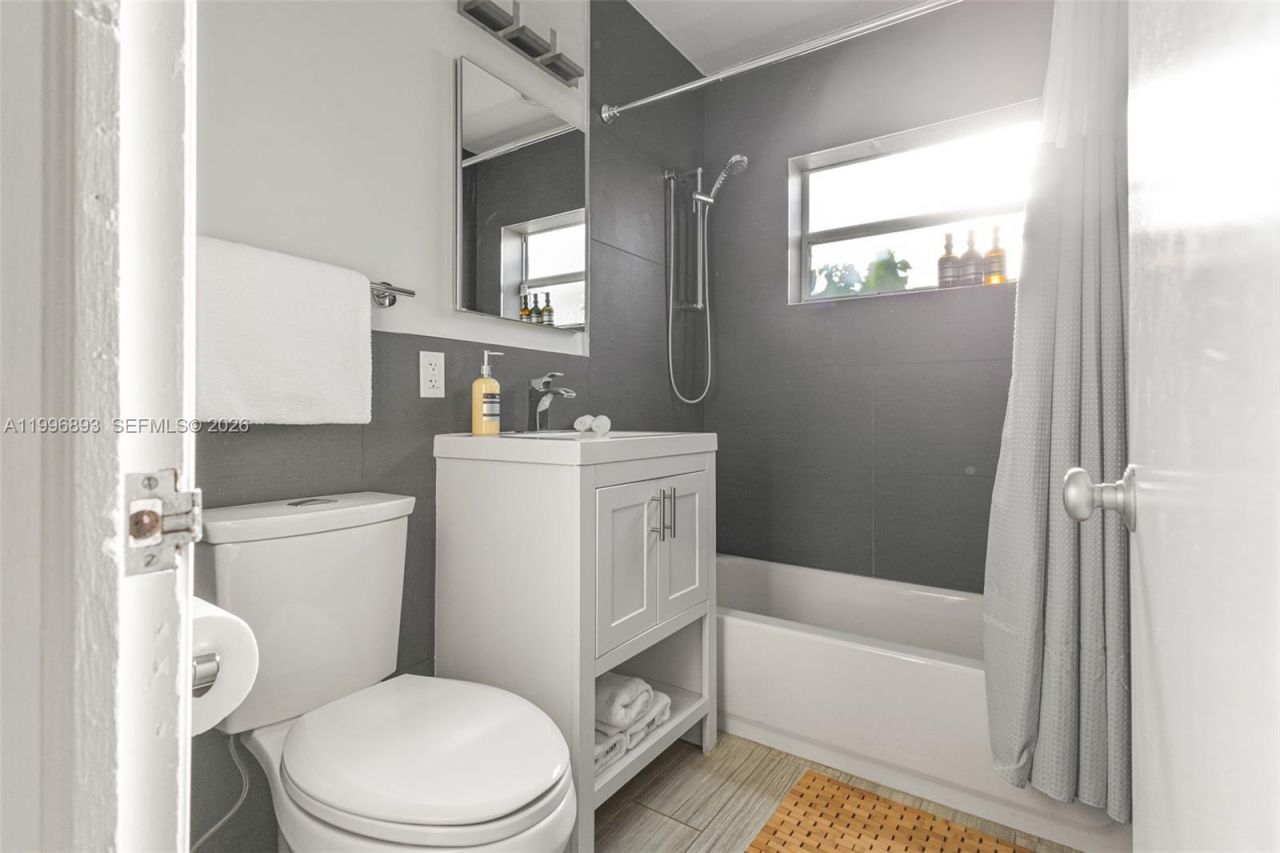 201 NE 16th Ct, Fort Lauderdale, FL 33305 Photo