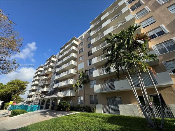 1455 N Treasure Dr , Unit 7B, North Bay Village, FL 33141