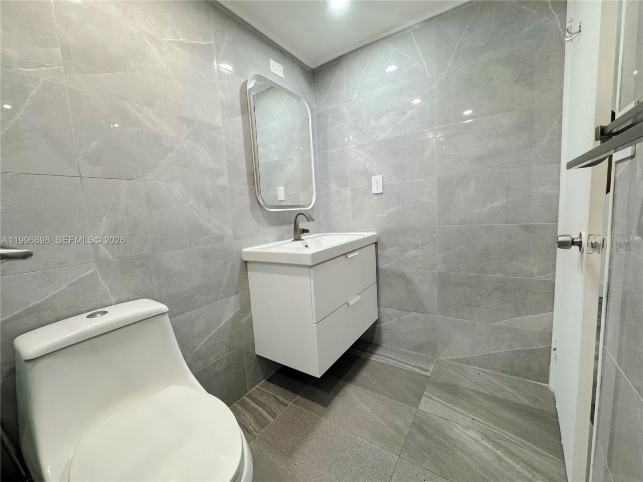 1455 N Treasure Dr, Unit 7B, North Bay Village, FL 33141 Photo