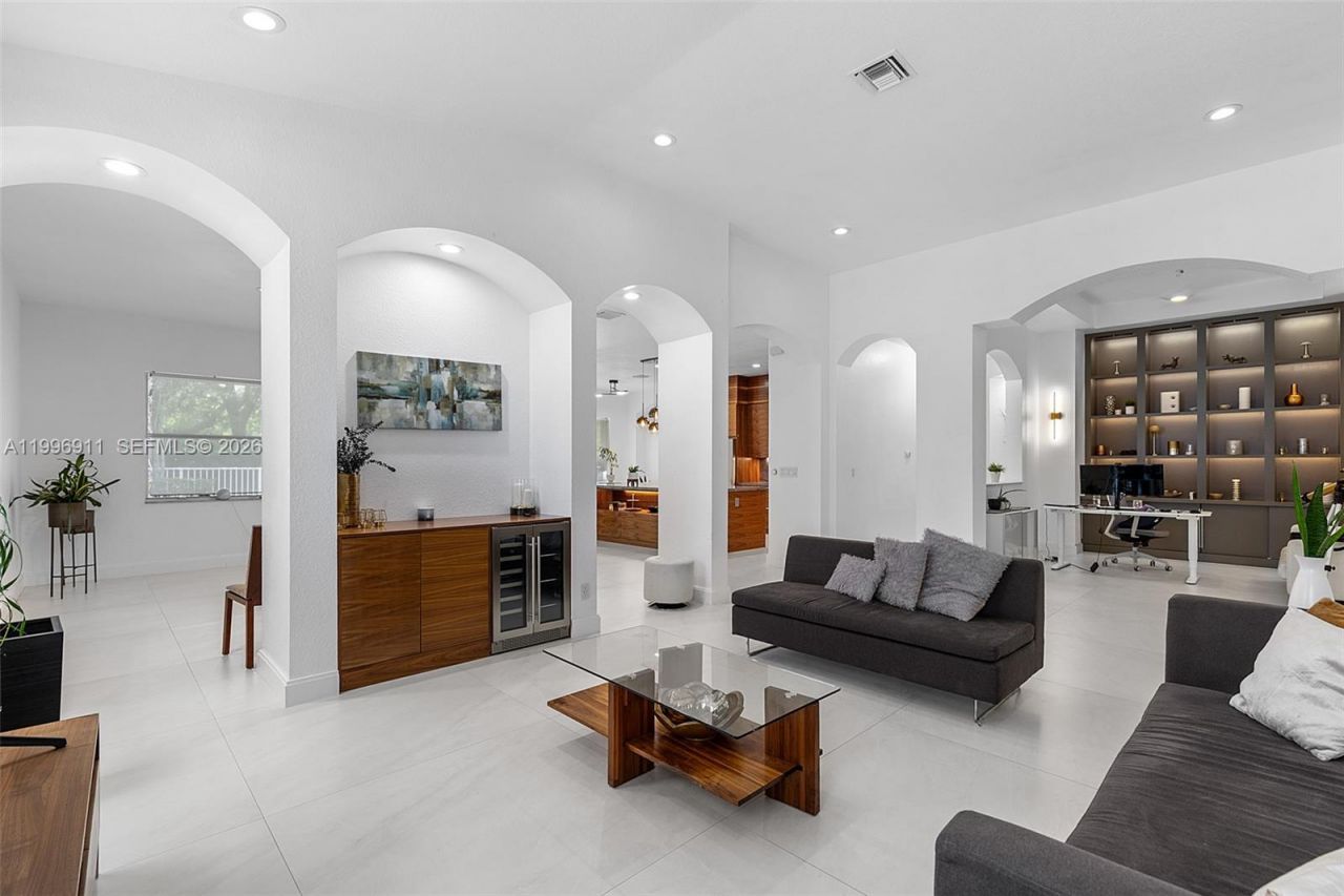 3870 E Hibiscus St, Weston, FL 33332 Photo