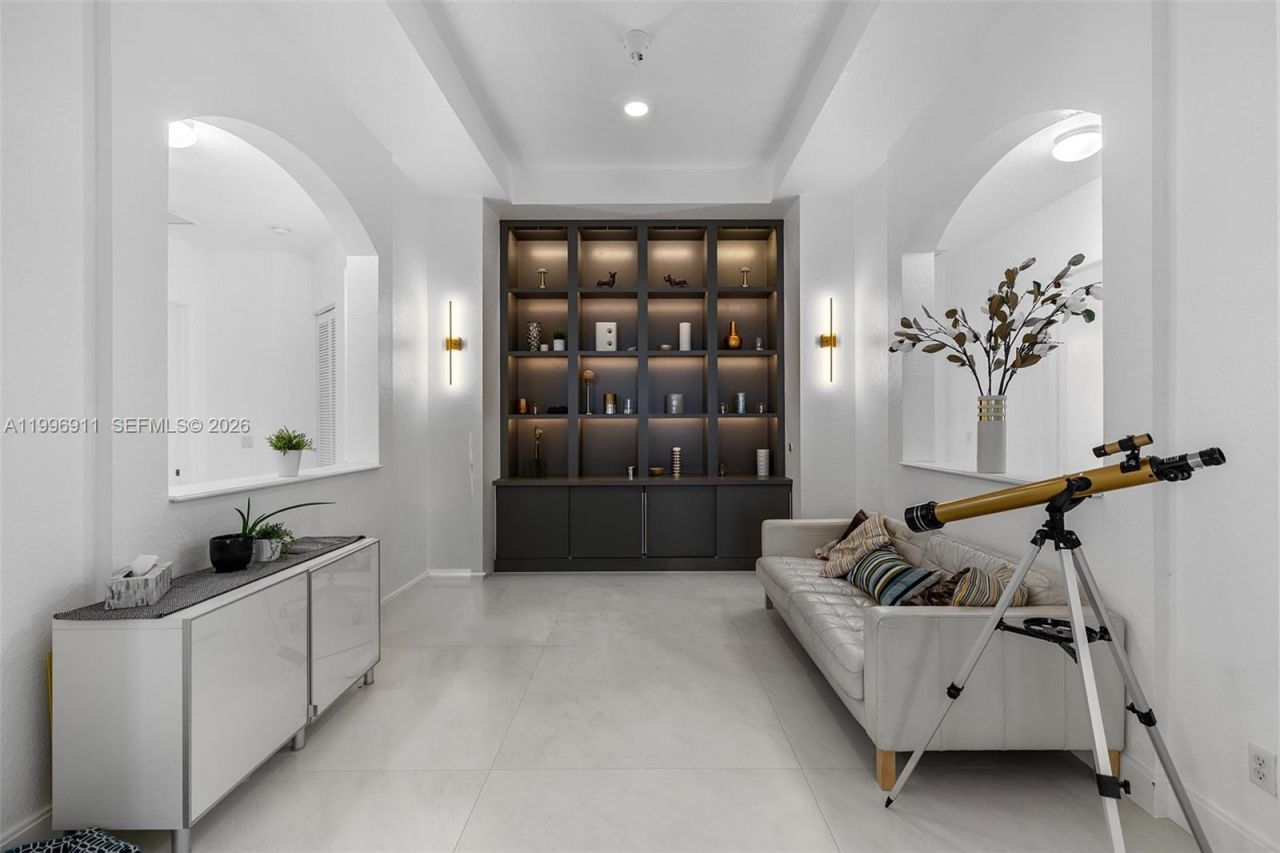 3870 E Hibiscus St, Weston, FL 33332 Photo