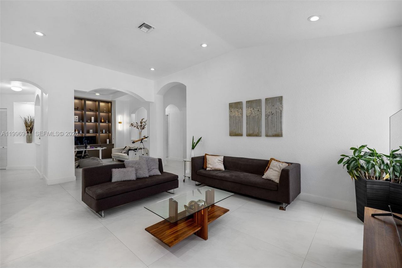 3870 E Hibiscus St, Weston, FL 33332 Photo