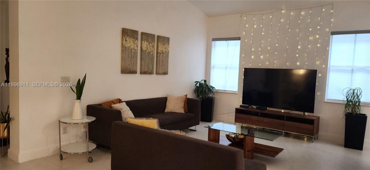 3870 E Hibiscus St, Weston, FL 33332 Photo