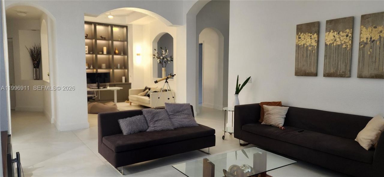 3870 E Hibiscus St, Weston, FL 33332 Photo