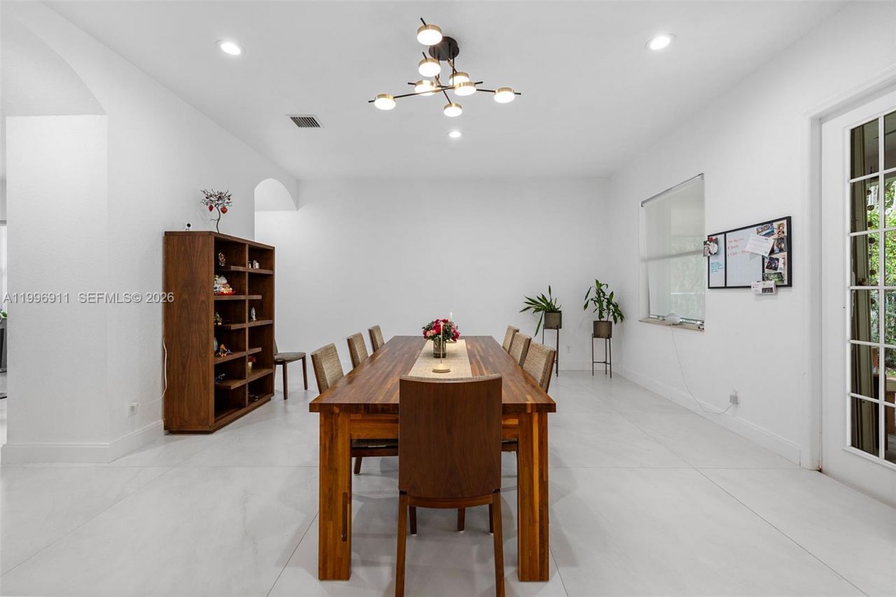 3870 E Hibiscus St, Weston, FL 33332 Photo