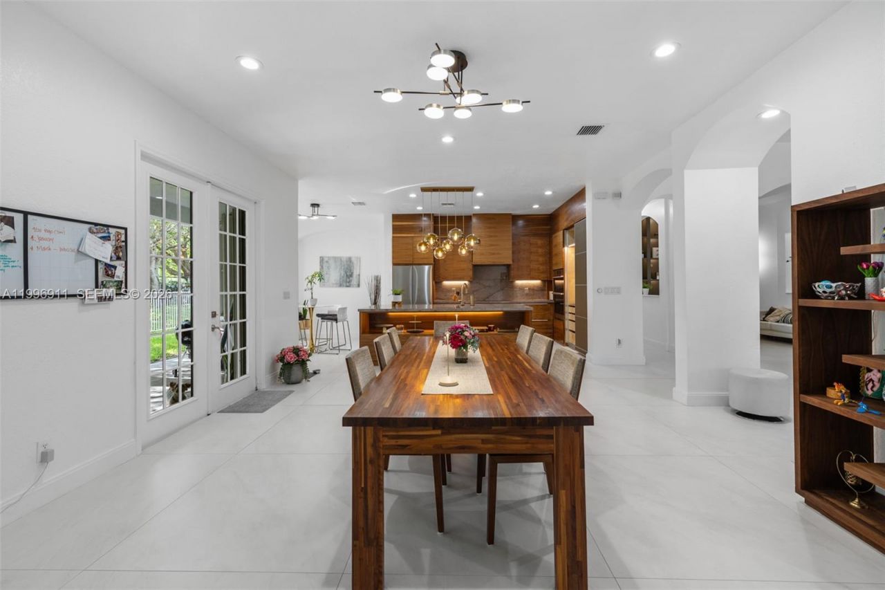 3870 E Hibiscus St, Weston, FL 33332 Photo