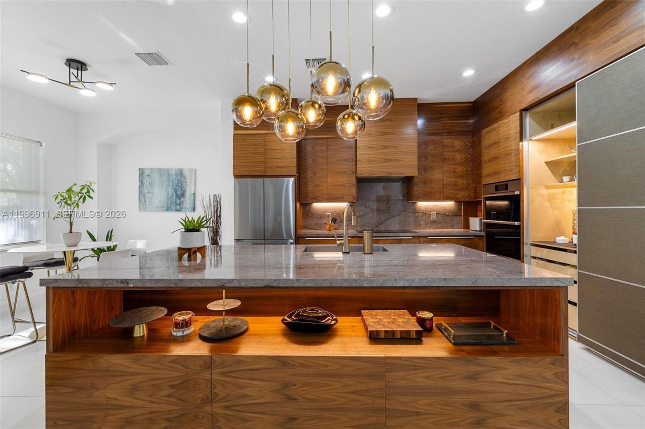 3870 E Hibiscus St, Weston, FL 33332 Photo