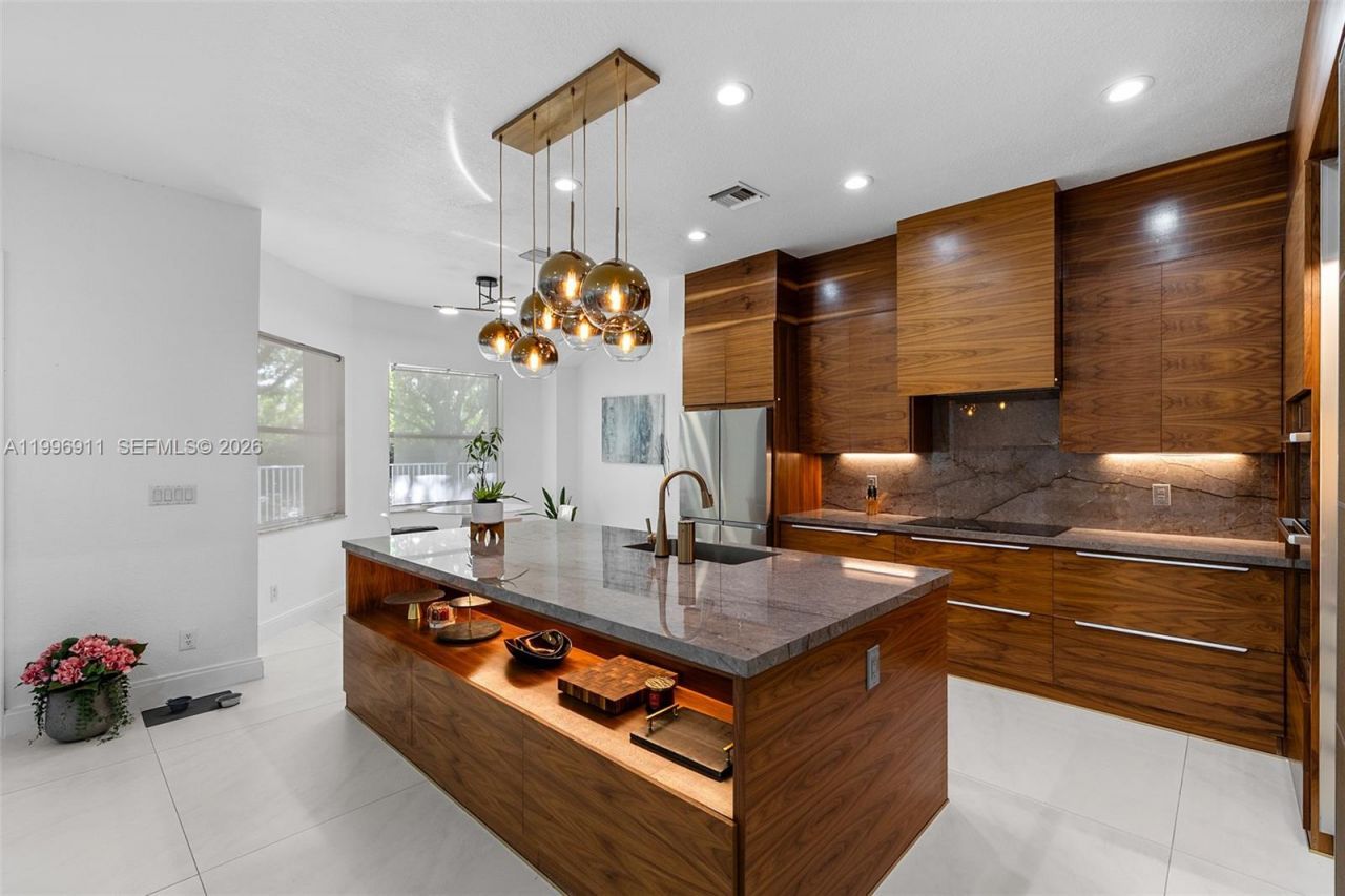 3870 E Hibiscus St, Weston, FL 33332 Photo