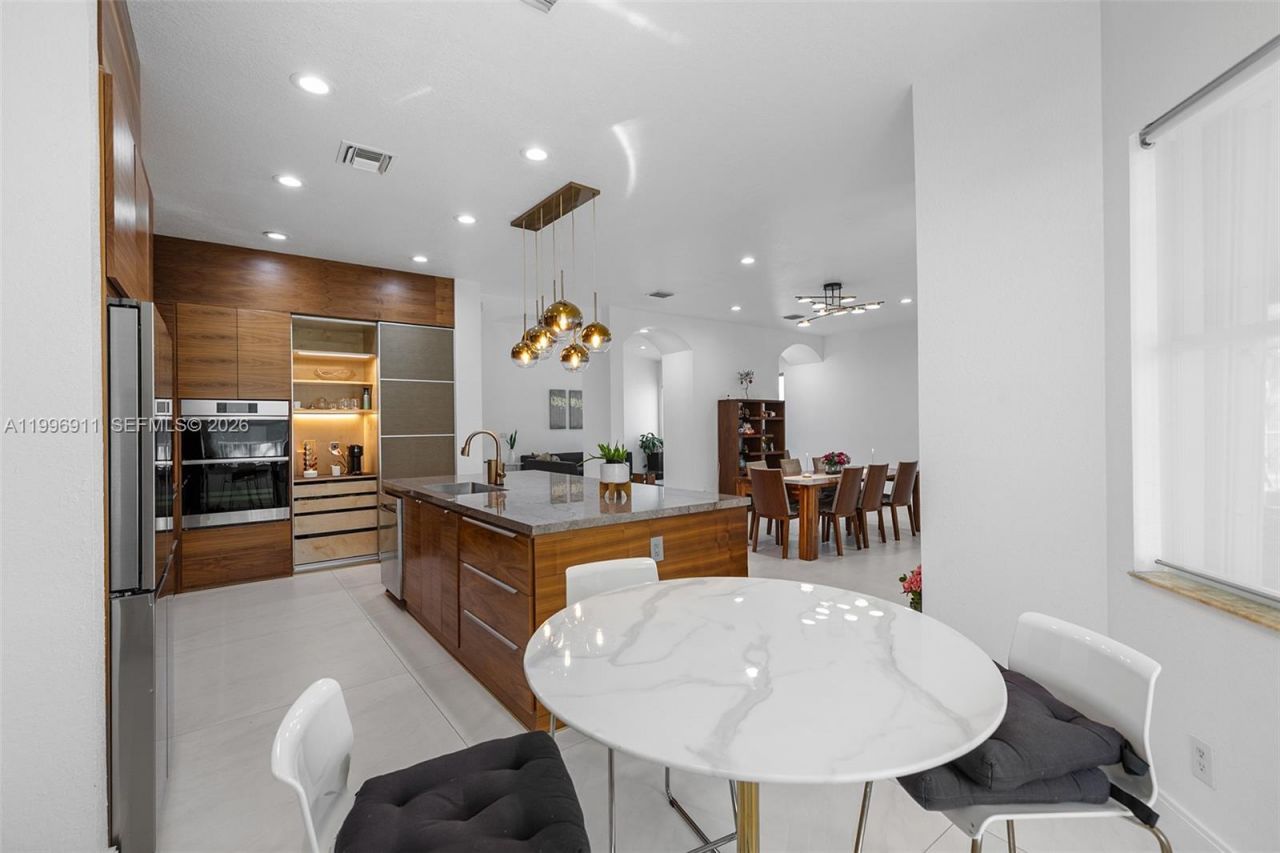 3870 E Hibiscus St, Weston, FL 33332 Photo