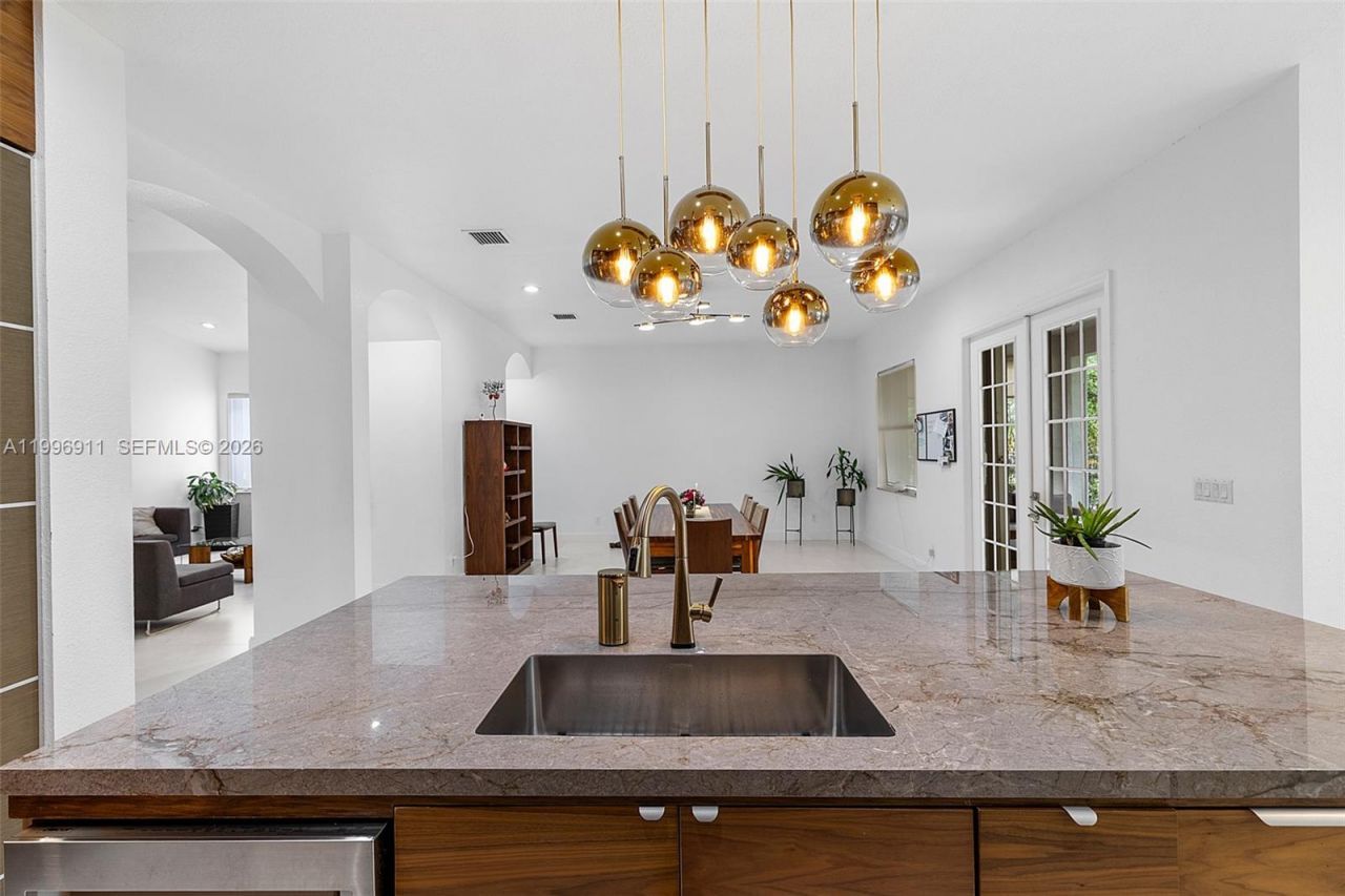 3870 E Hibiscus St, Weston, FL 33332 Photo