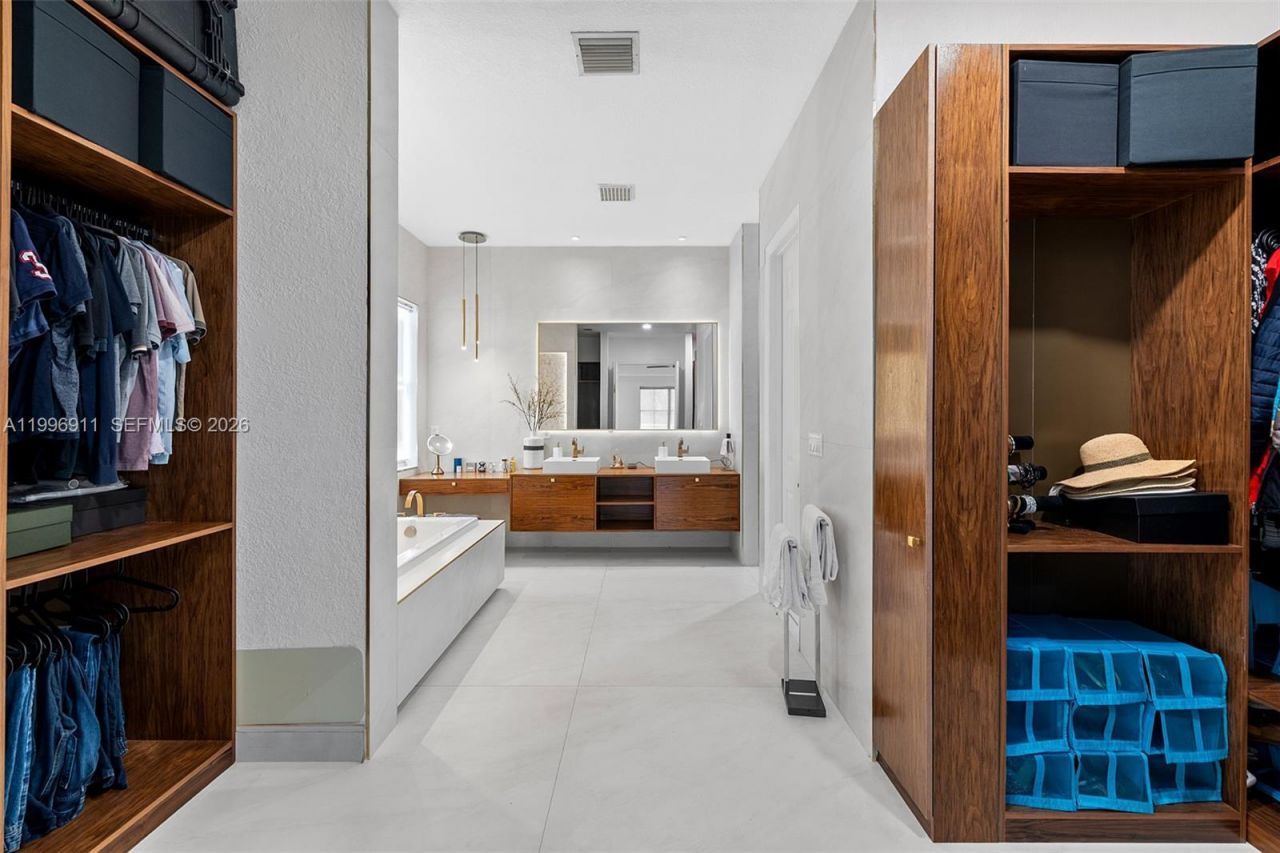 3870 E Hibiscus St, Weston, FL 33332 Photo