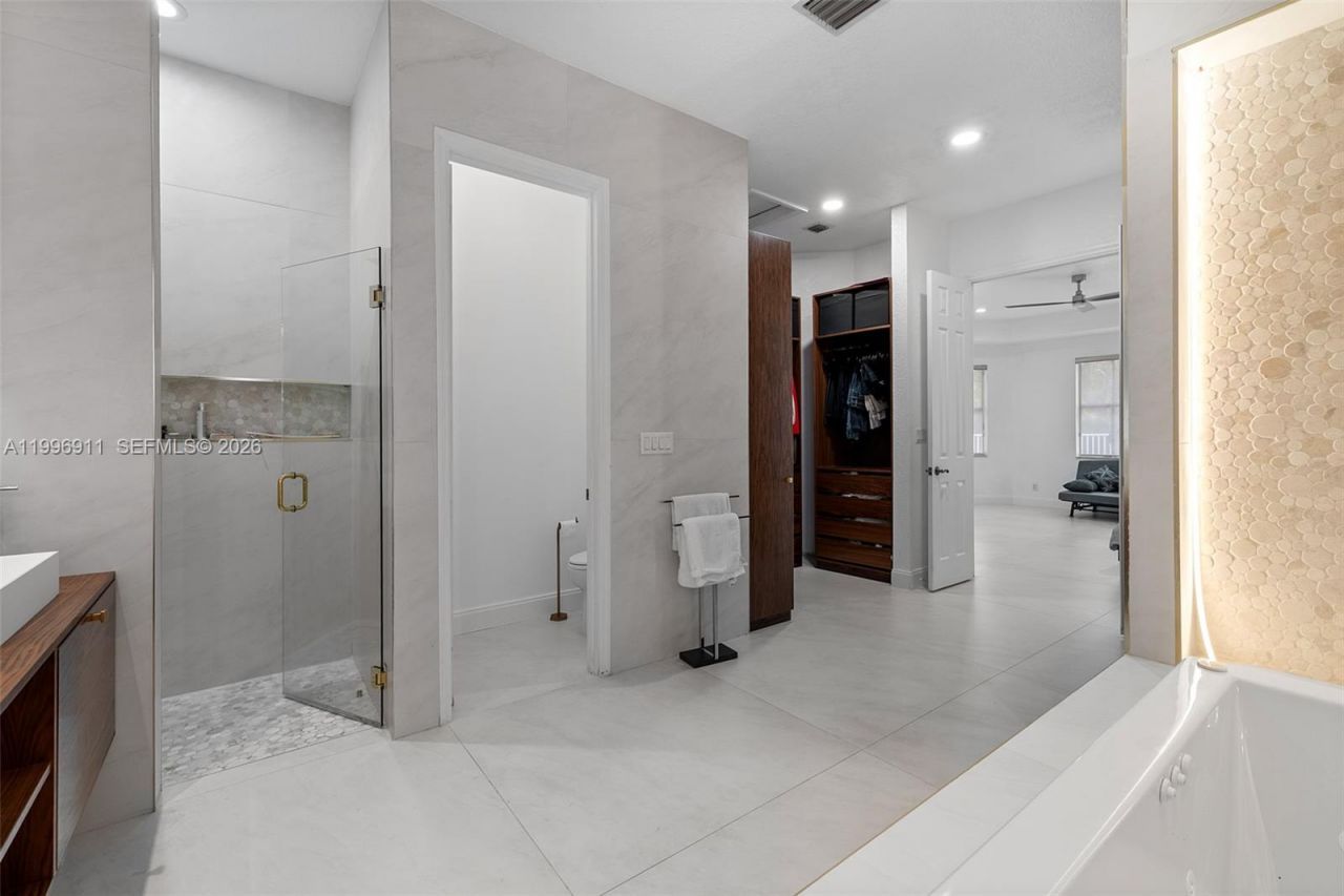 3870 E Hibiscus St, Weston, FL 33332 Photo