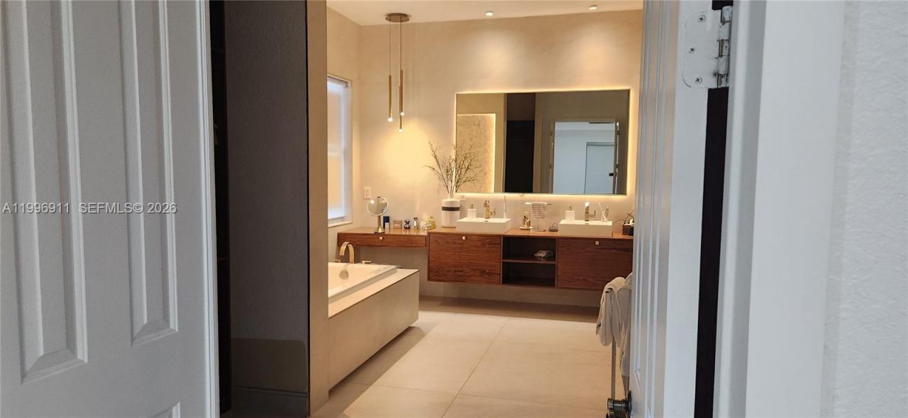 3870 E Hibiscus St, Weston, FL 33332 Photo