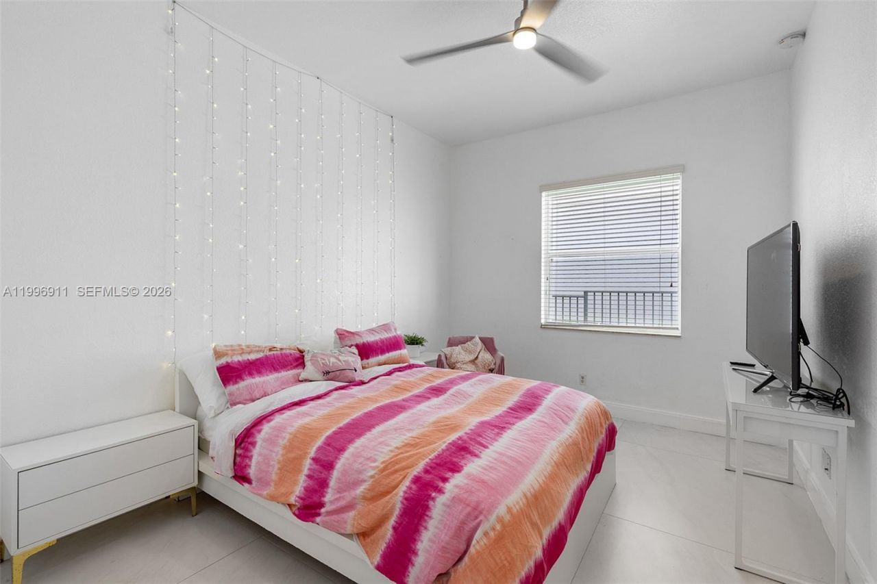 3870 E Hibiscus St, Weston, FL 33332 Photo