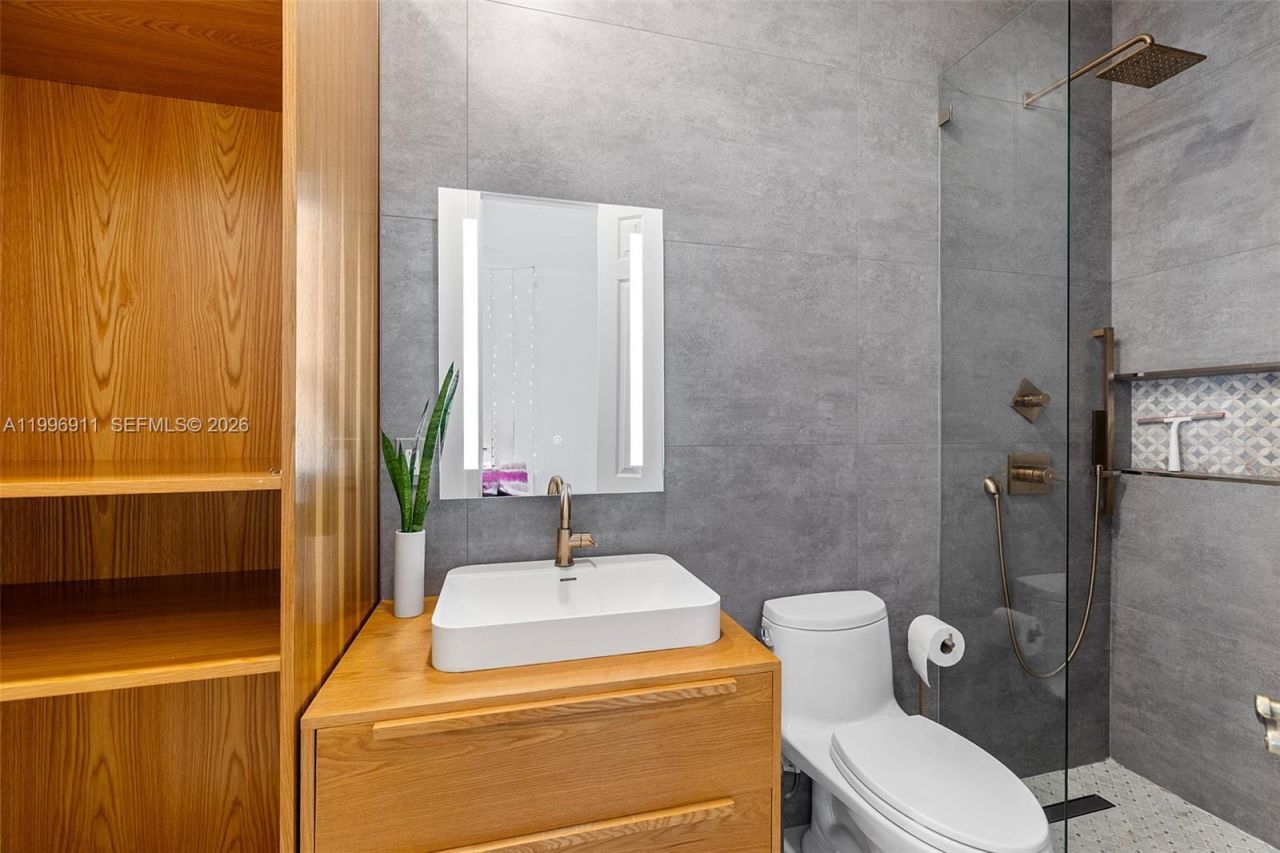 3870 E Hibiscus St, Weston, FL 33332 Photo