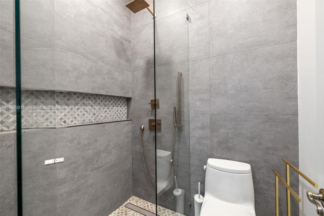 3870 E Hibiscus St, Weston, FL 33332 Photo