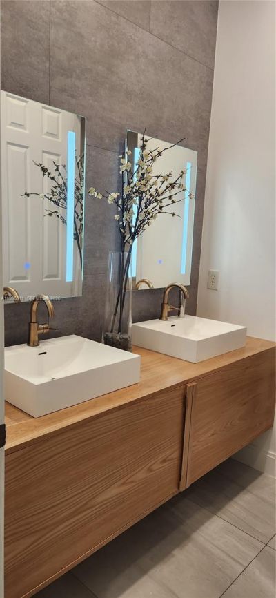 3870 E Hibiscus St, Weston, FL 33332 Photo