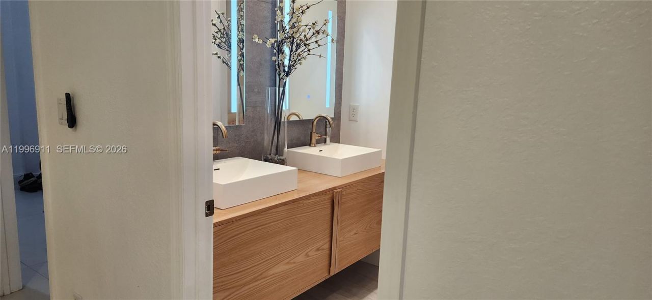 3870 E Hibiscus St, Weston, FL 33332 Photo