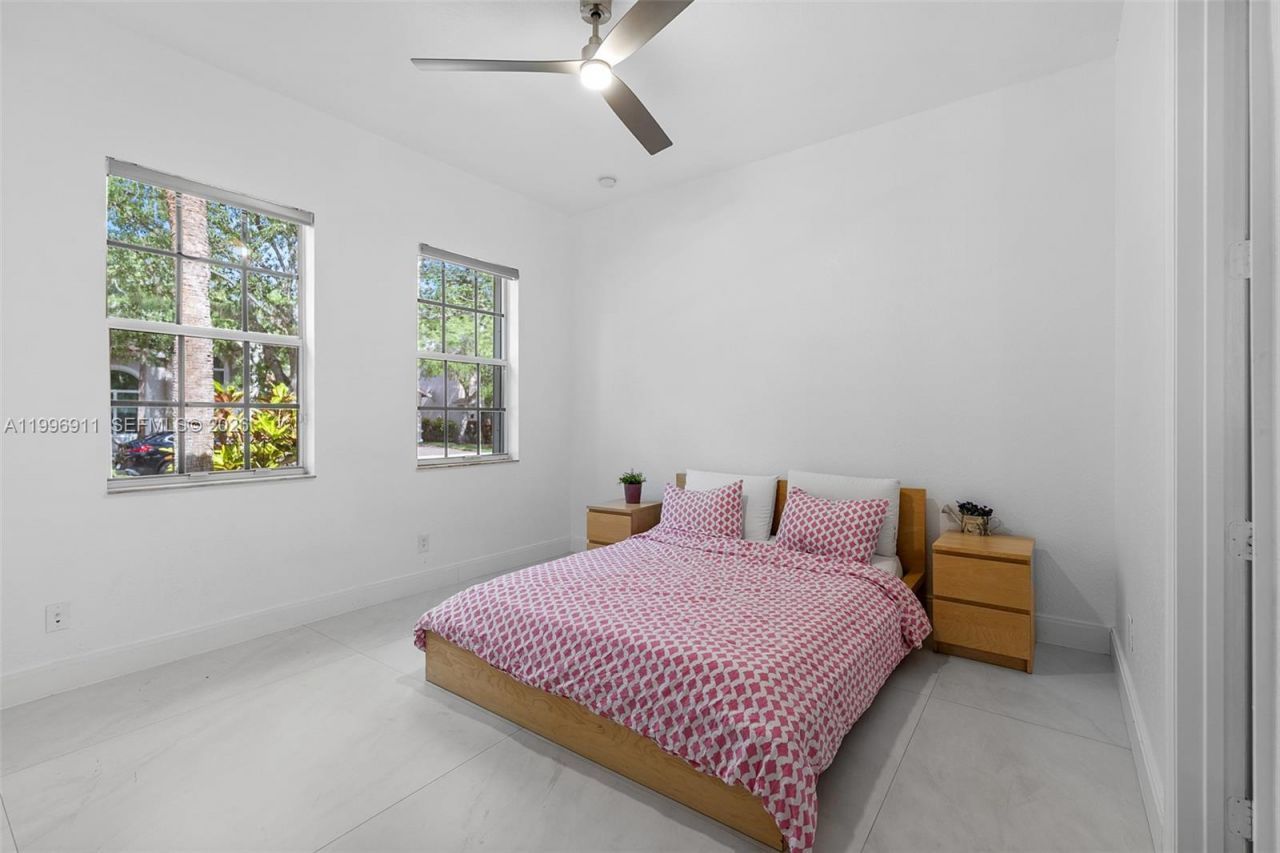 3870 E Hibiscus St, Weston, FL 33332 Photo