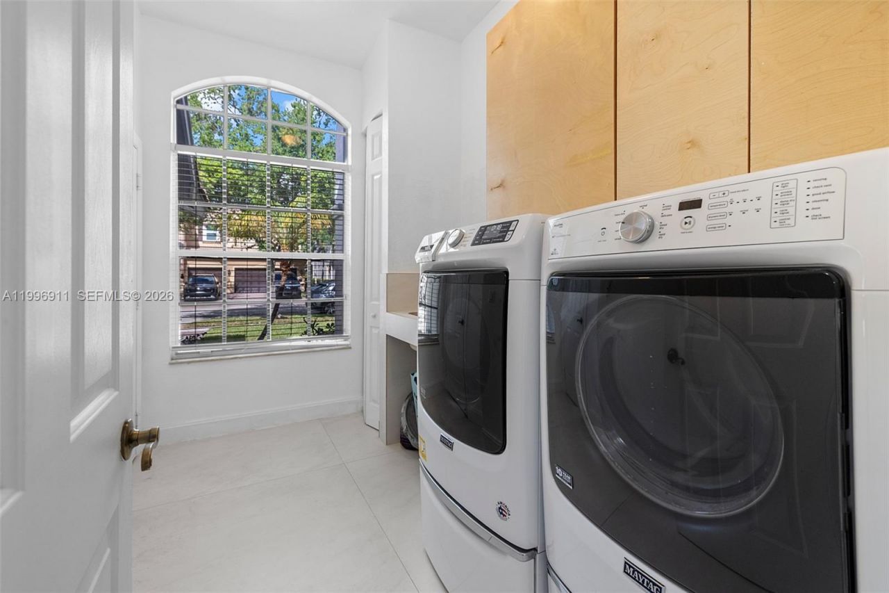 3870 E Hibiscus St, Weston, FL 33332 Photo