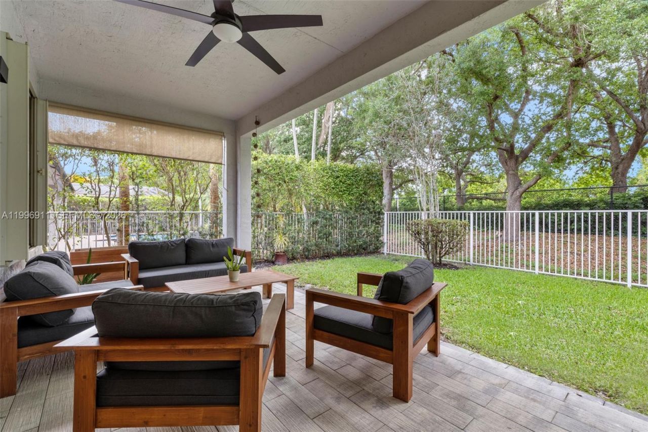 3870 E Hibiscus St, Weston, FL 33332 Photo