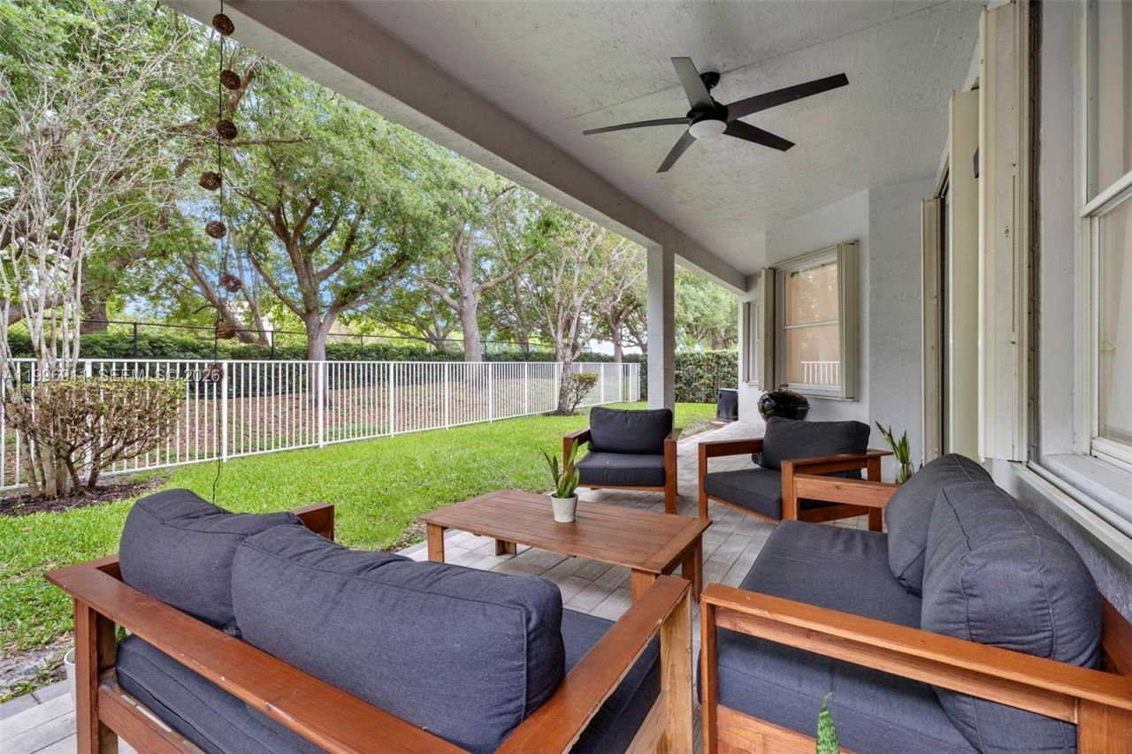 3870 E Hibiscus St, Weston, FL 33332 Photo