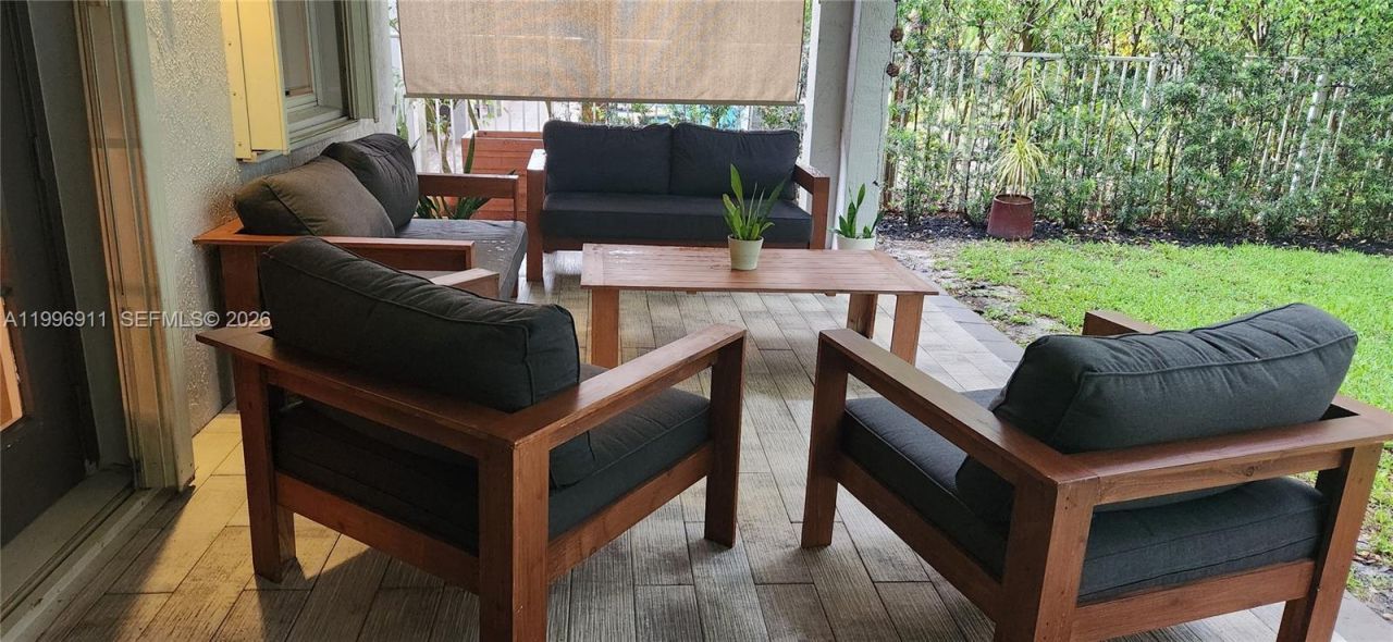 3870 E Hibiscus St, Weston, FL 33332 Photo