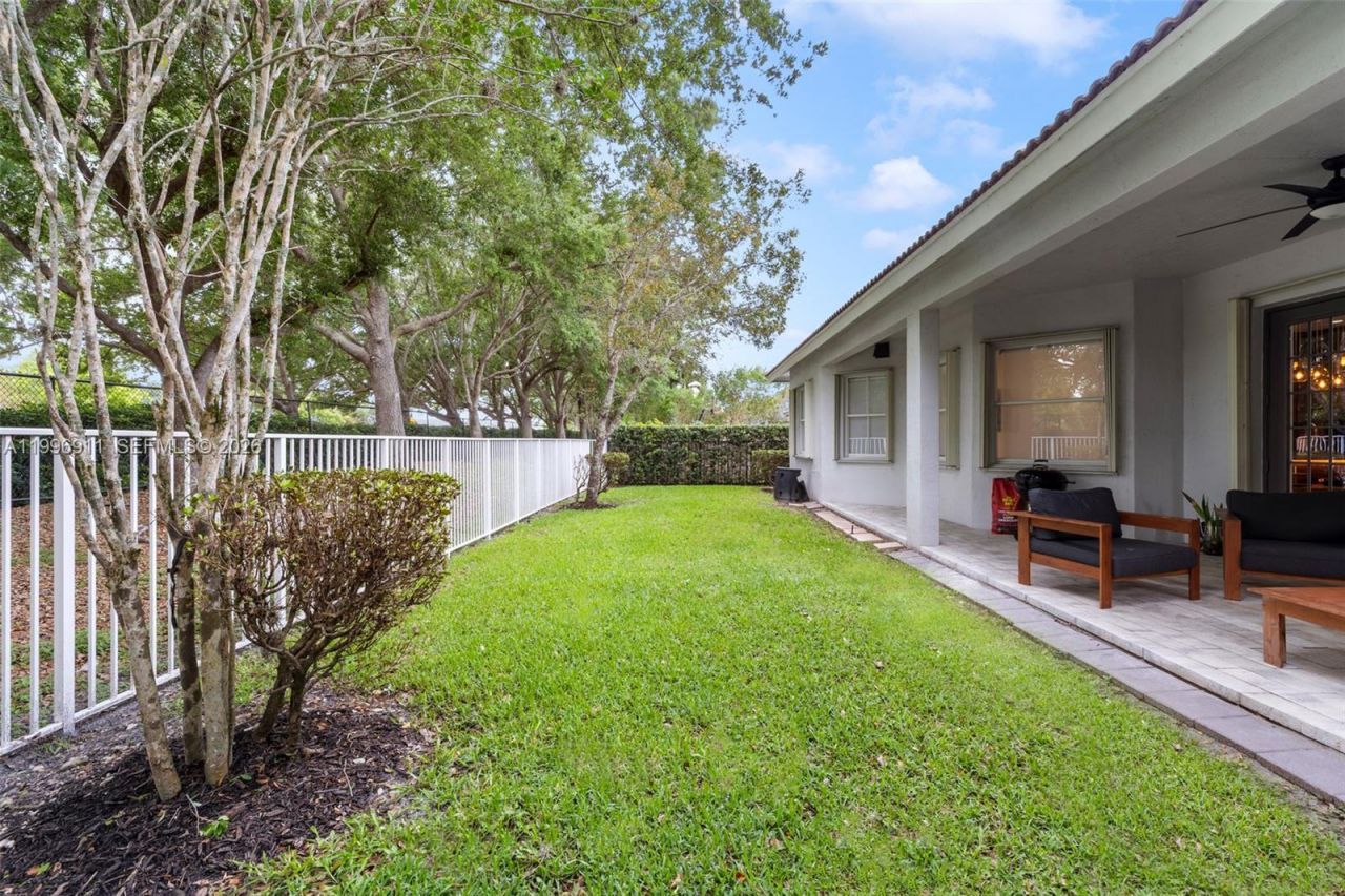 3870 E Hibiscus St, Weston, FL 33332 Photo