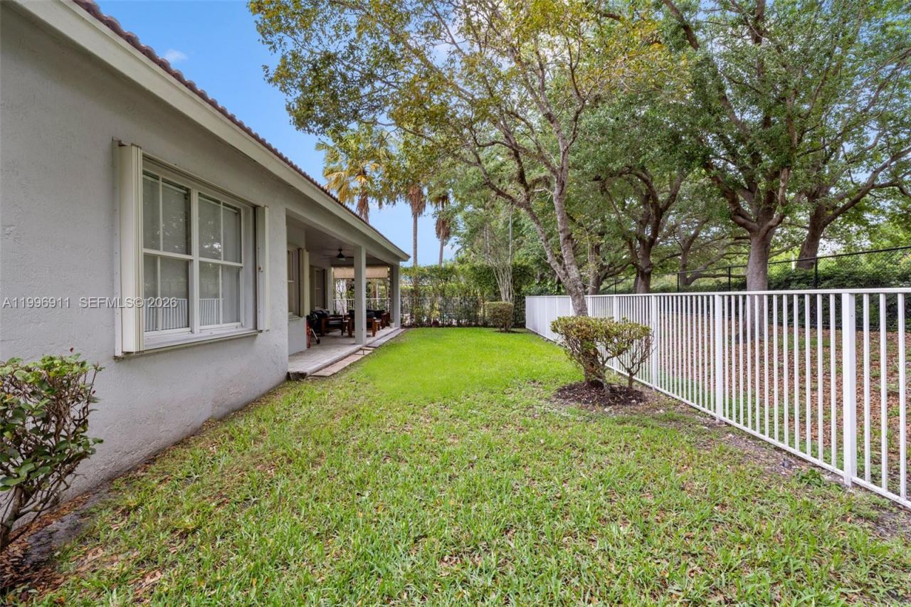 3870 E Hibiscus St, Weston, FL 33332 Photo