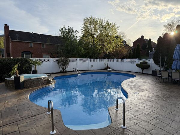 704 Joan CIR , Salem, VA 24153