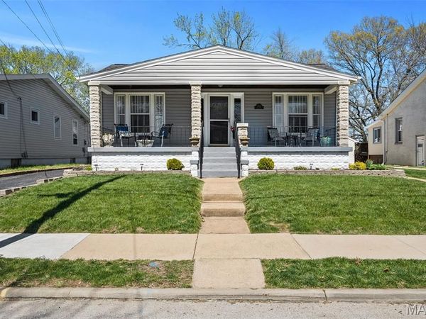 8913 Lawn Avenue, Brentwood, MO 63144