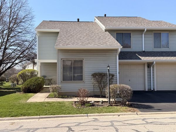 772 Colorado Court, Unit 772, Carol Stream, IL 60188