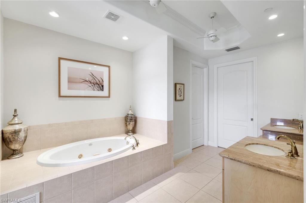554 Avellino Isles Cir, Unit 101, Naples, FL 34119 Photo