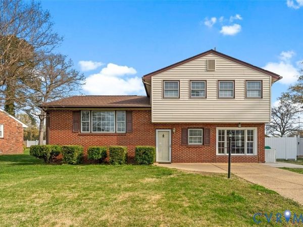 908 Yorkshire Road , Colonial Heights, VA 23834