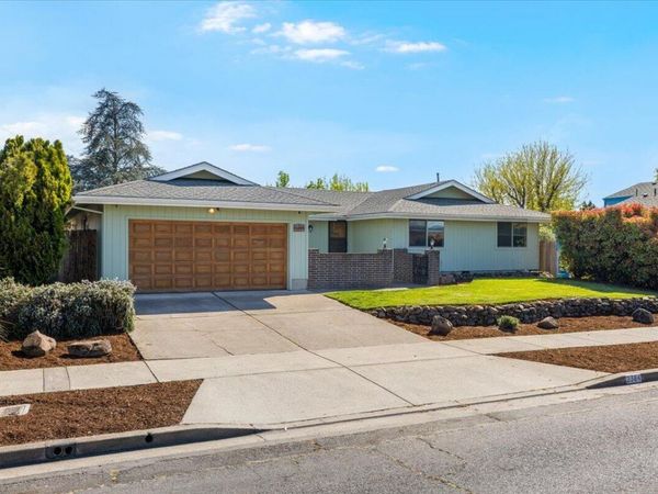 2384 Amaryllis Street, Medford, OR 97504