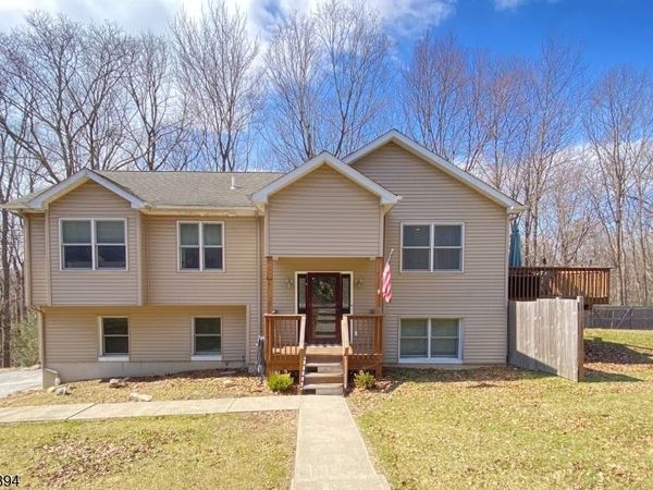 13 Chestnut St, Vernon, NJ 07422