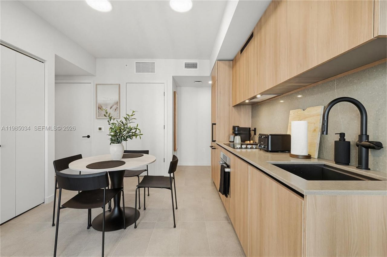 121 NE 5th St, Unit 2706, Miami, FL 33132 Photo