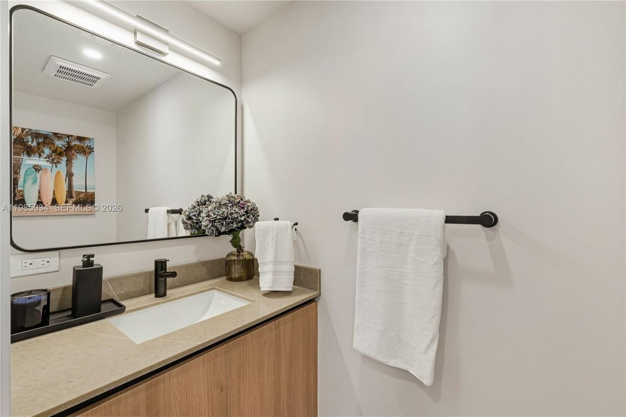 121 NE 5th St, Unit 2706, Miami, FL 33132 Photo