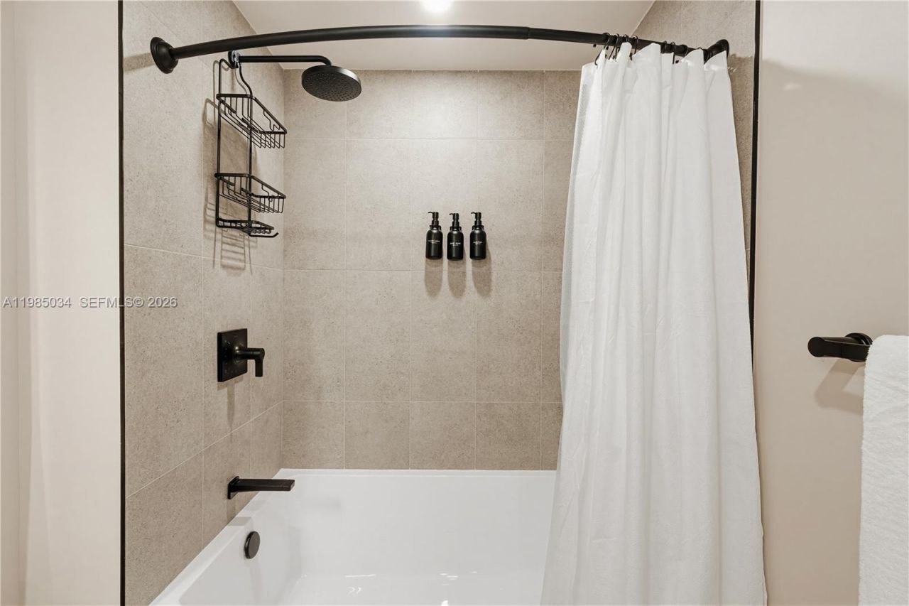 121 NE 5th St, Unit 2706, Miami, FL 33132 Photo