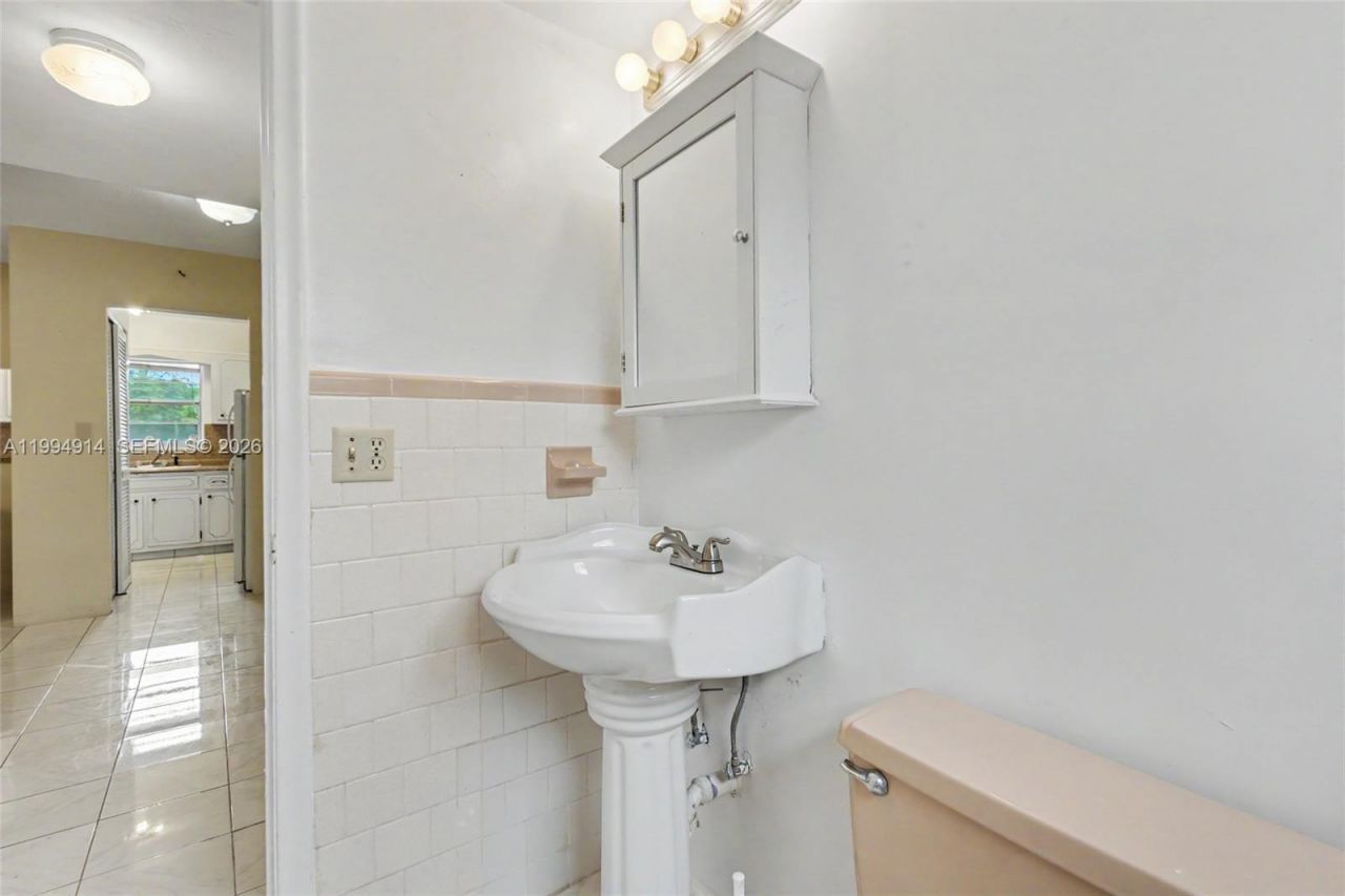 1300 N 12th Ct, Unit 6A, Hollywood, FL 33019 Photo