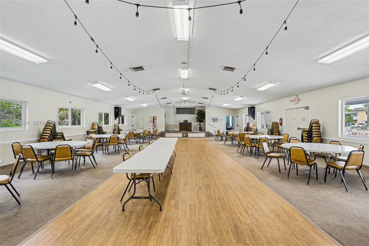 1300 N 12th Ct, Unit 6A, Hollywood, FL 33019 Photo